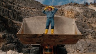 Alois Mühlbacher: Countertenor als Arbeiter in einem Steinbruch – Sein neues Musikvideo ab ...