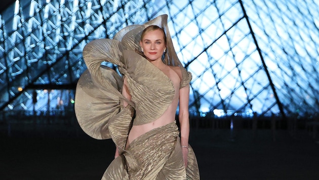 Diane Kruger strahlte in Paris in einem kunstvollen Kleid mit Cut-outs. In einem Interview ...