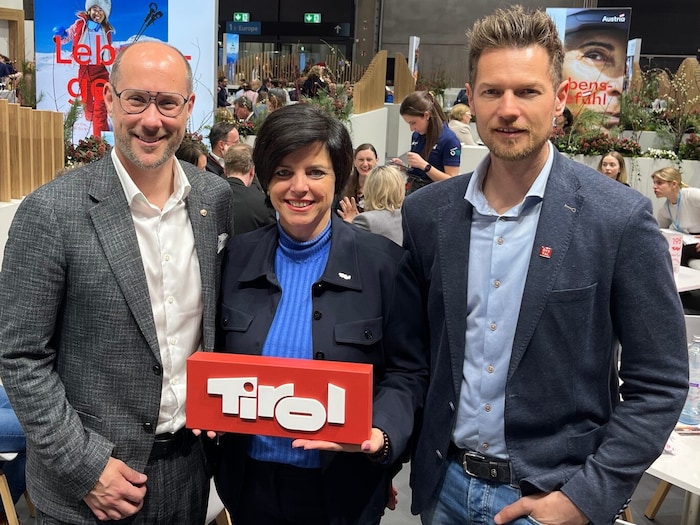 Warben für Tirol: Tourismus-Landesrat Mario Gerber, Karin Seiler (Tirol Werbung) und Benjamin ...