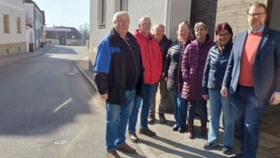 ÖVP-Vizebürgermeister Florian Kamleitner (re.) hilft beim Wunsch nach mehr Sicherheit.