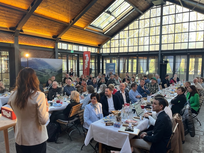 Die deutsche Ultraläuferin Rosanna Buchauer erzählte den Journalisten von ihren Extremabenteuern ...