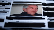 Der verurteilte Sexualstraftäter Jeffrey Epstein soll mehr als 1000 Minderjährige und junge ...