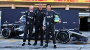 Teamchef Graeme Lowdon mit Valtteri Bottas (li.) und Sergio Perez (re.)