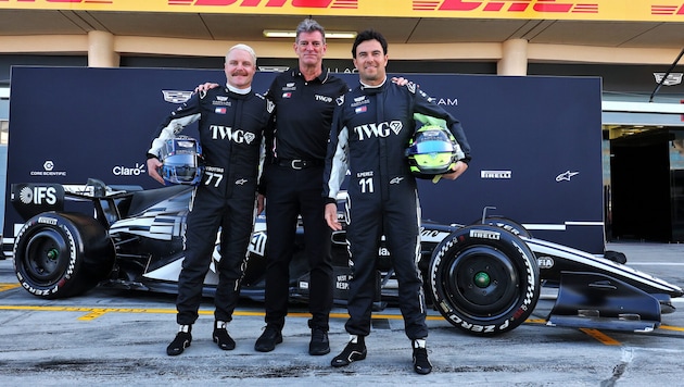 Teamchef Graeme Lowdon mit Valtteri Bottas (li.) und Sergio Perez (re.)
