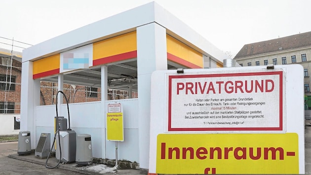 A gas station on Heiligenstädter Straße shows no mercy to customers who take too long to wash ...