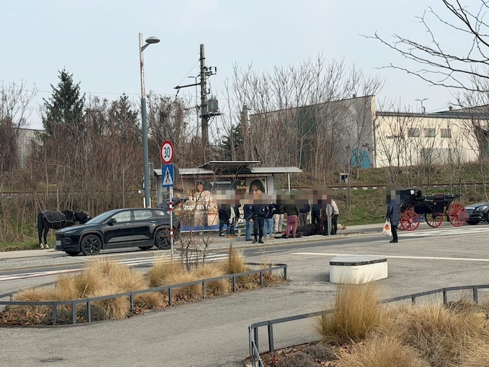 Augenzeugen fotografierten die dramatischen Szenen in Wien-Simmering.