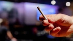 Seit der Legalisierung von Cannabis vor zwei Jahren sind in Deutschland mehr Menschen wegen der ...