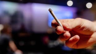 Seit der Legalisierung von Cannabis vor zwei Jahren sind in Deutschland mehr Menschen wegen der ...
