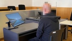 Der Angeklagte hat ein massives Drogen- und Alkoholproblem.