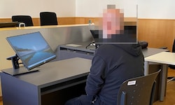 Der Angeklagte hat ein massives Drogen- und Alkoholproblem.