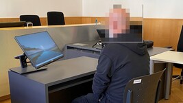 Der Angeklagte hat ein massives Drogen- und Alkoholproblem.