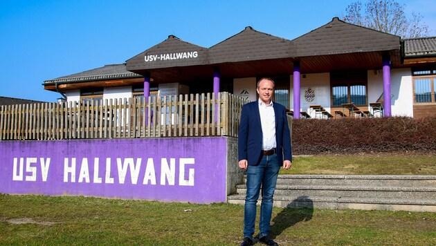 Ortschef Johannes Ebner baut die Sportanlage des Ortes aus und saniert die Bestandsgebäude.