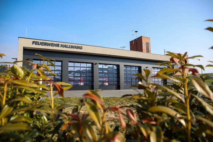 Die Hallwanger Feuerwehr hat zwei neue Fahrzeuge bekommen.