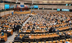 Bei der Plenarsitzung des Ausschusses der Regionen im Europäischen Parlament machte sich Peter ...