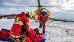 Die Schwerverletzte wurde vom Notarzthubschrauber in die Klinik geflogen (Symbolbild).