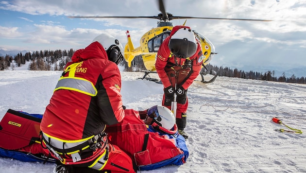 Die Schwerverletzte wurde vom Notarzthubschrauber in die Klinik geflogen (Symbolbild).