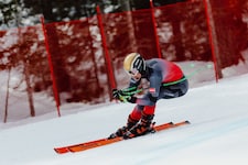 Johannes Aigner fuhr im ersten Training für die Paralympics-Abfahrt am Samstag gleich eine ...