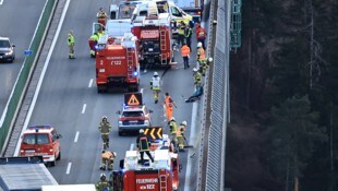 Der Unfall hatte einen Einsatz mitten auf der Europabrücke zur Folge.