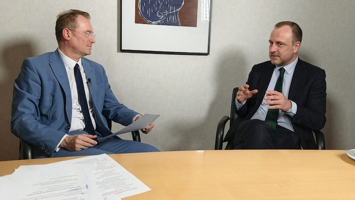 Peter Neumann kann weder erhöhte Terror-Gefahr noch den dritten Weltkrieg ausschließen, stellt ...