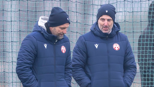 GAK-Trainer Ferdinand Feldhofer (li.) ist am Sonntag in Tirol gesperrt. Assistent Joki Standfest ...