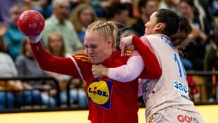 Trotz Niederlage liegen unsere Handballfrauen auf Kurs.