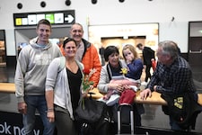 Familie Knabl ist erleichtert, dass alle gut angekommen sind.