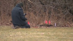 Ein Ermittler am Fundort in Cleveland