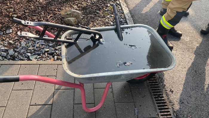 Der Akku wurde in einem Wasserbad gekühlt