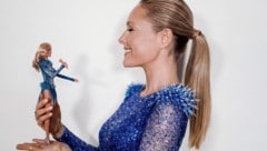 Helene Fischer posierte stolz mit der Helene-Fischer-Barbie.