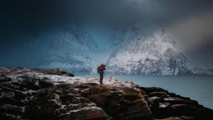 Immer auf der Suche nach Fotomotiven: Dennis Schmelz unterwegs auf Uloya in Nordnorwegen