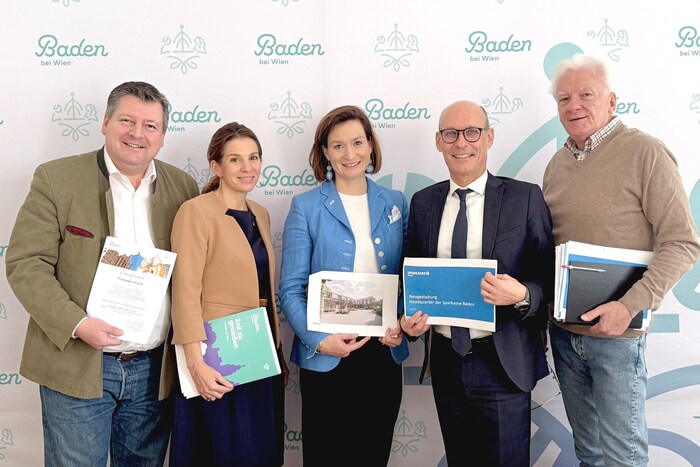 Vizebürgermeister Markus Riedmayer, Bürgermeisterin Carmen Jeitler-Cincelli, ...