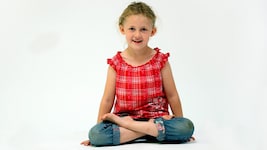 Manchmal kribbelt ein Fuß, wenn man länger im Schneidersitz sitzt.