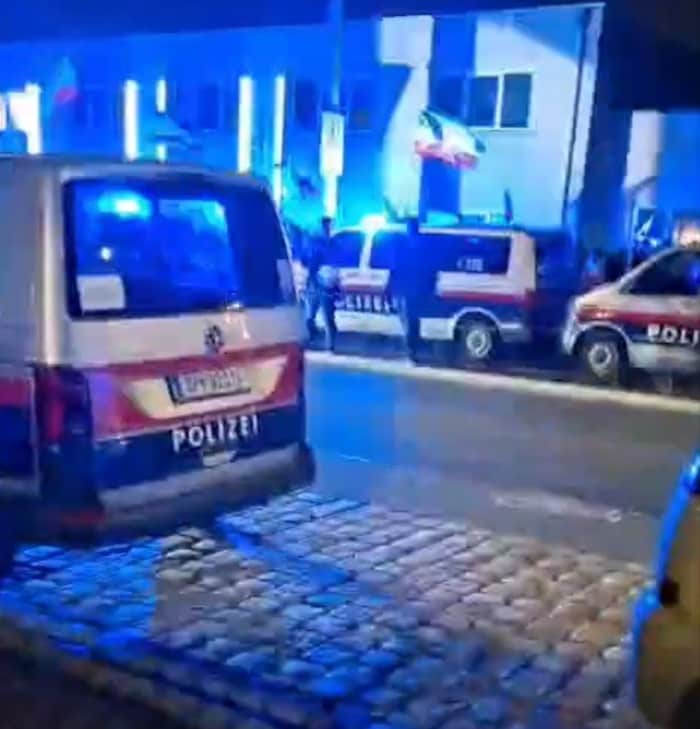 Screenshot aus einem verwackelten Video, das das Aufeinanderprallen der Demonstranten und die ...