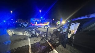 Alkolenker kommt auf die Gegenfahrbahn und verursacht Frontal-Crash.