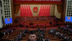 Auf dem jährlichen Treffen des Parlaments legt die Führung um Präsident Xi Jinping die ...