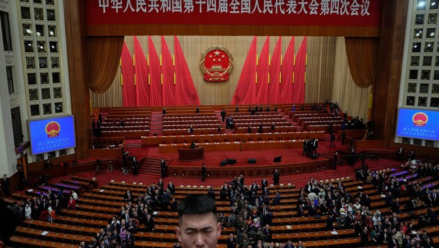 Auf dem jährlichen Treffen des Parlaments legt die Führung um Präsident Xi Jinping die ...