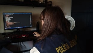 Bei mehr als 100 Razzien nahm die Polizei vor die aktivsten Nutzer der Plattform ins Visier.