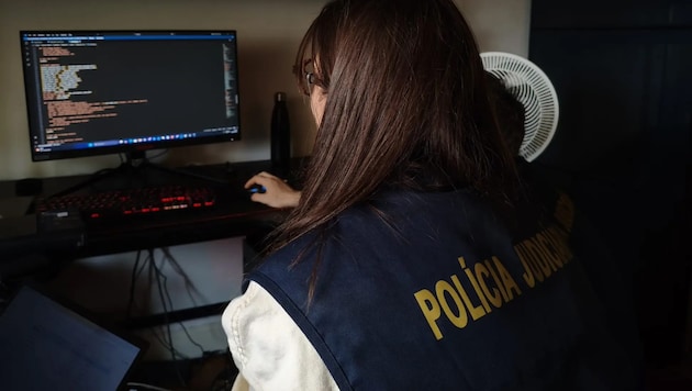 Bei mehr als 100 Razzien nahm die Polizei vor die aktivsten Nutzer der Plattform ins Visier.