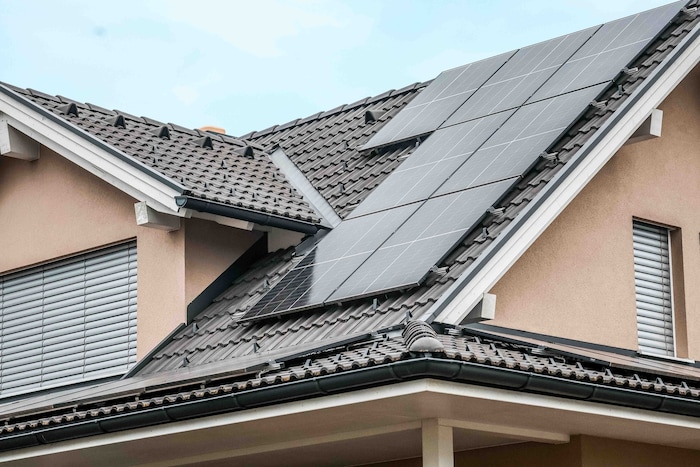 Acht von zehn Euro im Inland verdient das Unternehmen mit Dächern (Symbolbild).