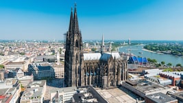 Für den Besuch des Kölner Doms müssen Touristen künftig etwas zahlen.