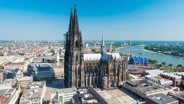 Touristen müssen künftig in Zukunft bezahlen, wenn sie den Kölner Dom besuchen wollen.