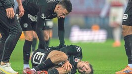 Beim 2:1-Derbysieg gegen den GAK am 7. Dezember endete die Saison für Leon Grgic mit ...