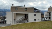 Familie Lieb vor ihrem geförderten Eigenheim in Thaur. Der Kauf hat jetzt ein teures Nachspiel!