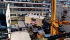 In Modulbauweise errichtete die Weizer Firma Lieb Bau ein Ausweich-Stationsgebäude am Gelände ...