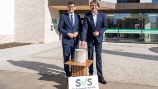 SVS-Obmann Peter Lehner (re.) und Landesvize Martin Gruber (li.) weihten die neue Landesstelle ...
