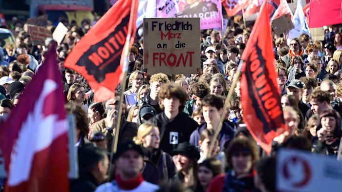 Die Jugendlichen fühlen sich bei der Entscheidung über den neuen Wehrdienst „übergangen“.