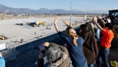 Sehnsüchtig wurden die Reisenden von ihren Angehörigen erwartet. 