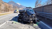 Beim schweren Unfall wurden insgesamt drei Personen verletzt.