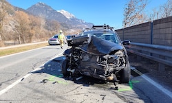 Beim schweren Unfall wurden insgesamt drei Personen verletzt.