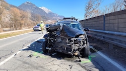 Beim schweren Unfall wurden insgesamt drei Personen verletzt.